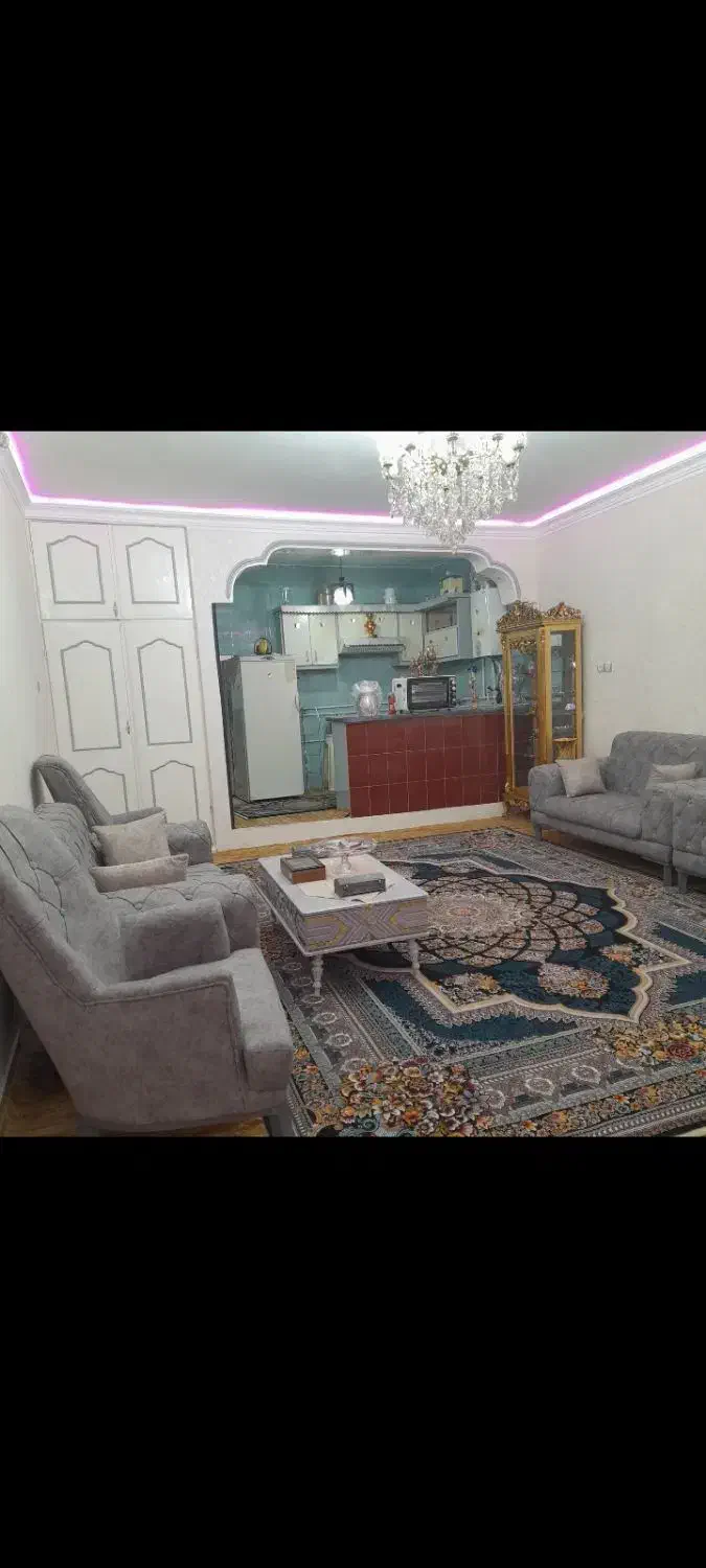 ویلایی۲طبقه تمیز حیاط ماشین رو مرکزشهرفرجی|فروش خانه و ویلا|کرج, کمال‌شهر|دیوار