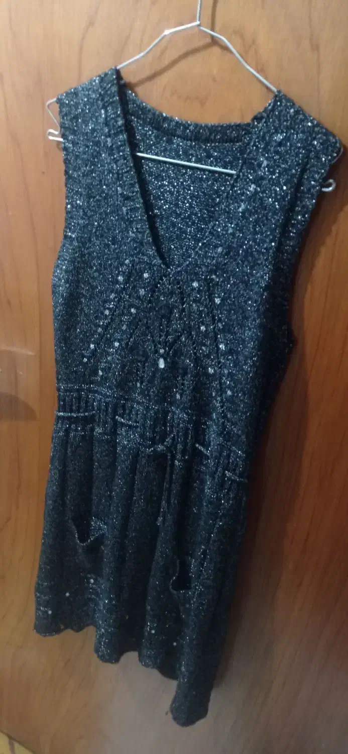 تعدادی لباس|لباس|ساری, |دیوار