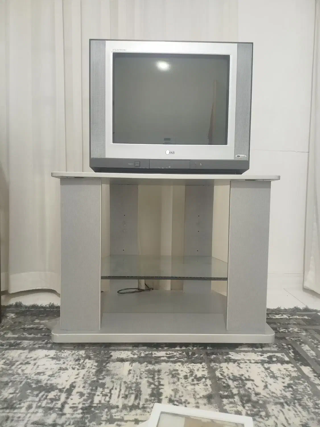 تلویزیون اصلی ال جی با میز|تلویزیون و پروژکتور|هشتگرد, ینگی امام|دیوار