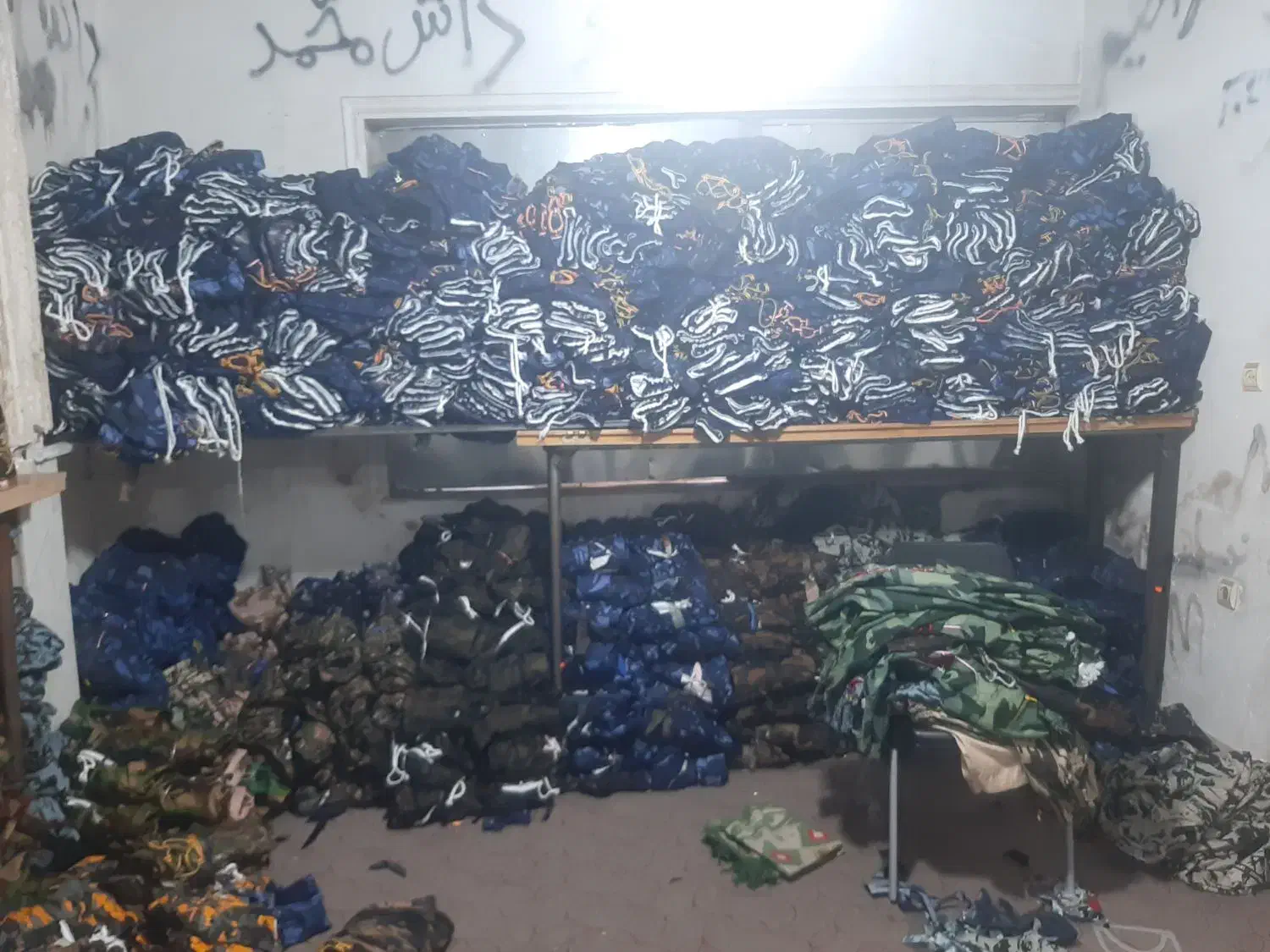 تولیدی کردی|لباس|ایرانشهر, |دیوار