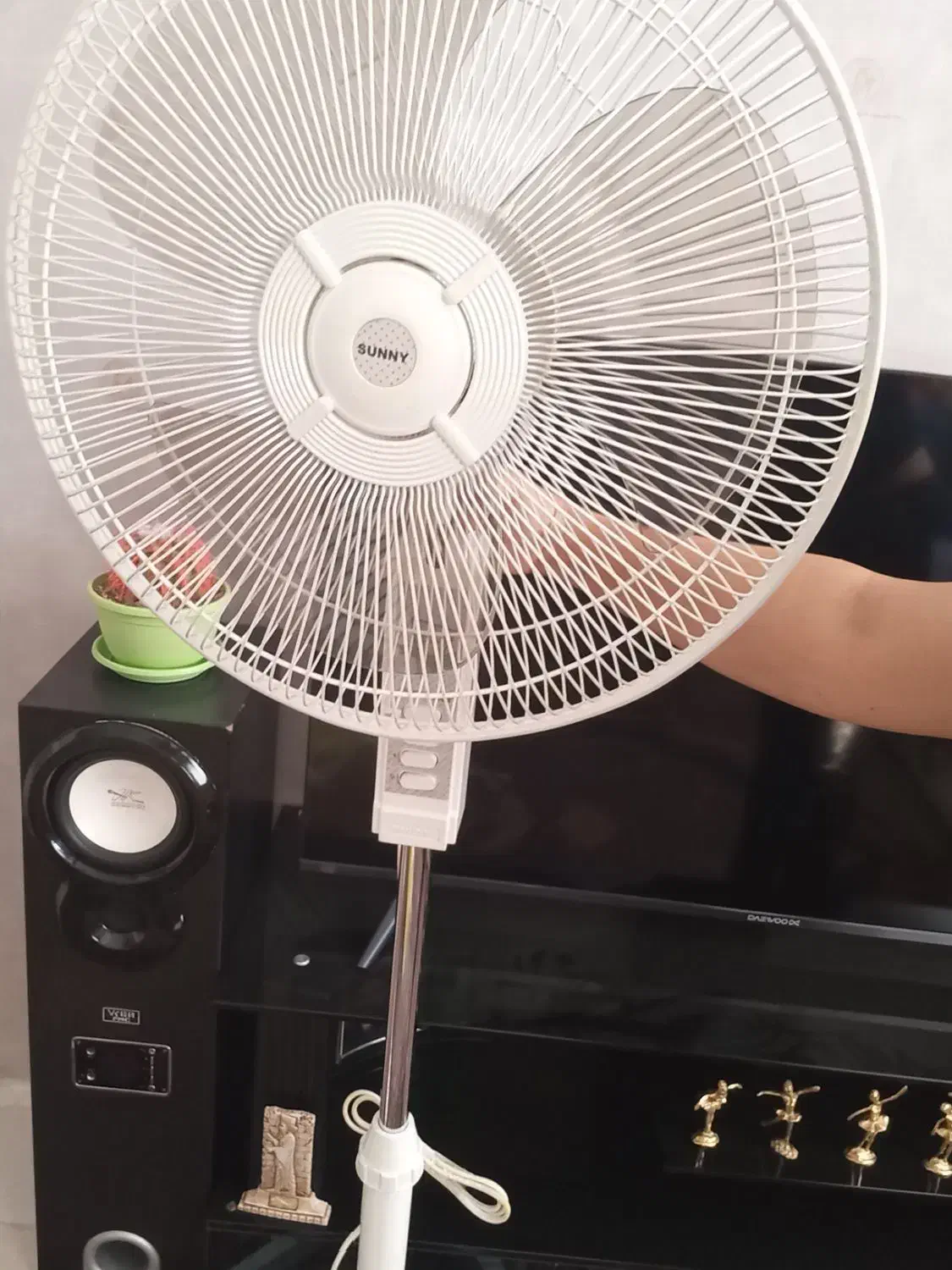 پنکه ایستاده ثانی|پنکه و تصفیهکنندهٔ هوا|تبریز, |دیوار