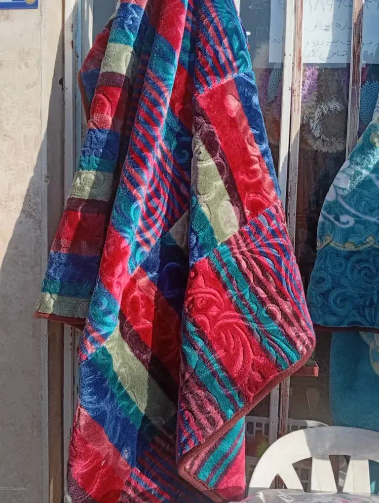 پتو کیلویی در طرح ها و رنگ های مختلف|رختخواب، بالش، پتو|محلات, |دیوار