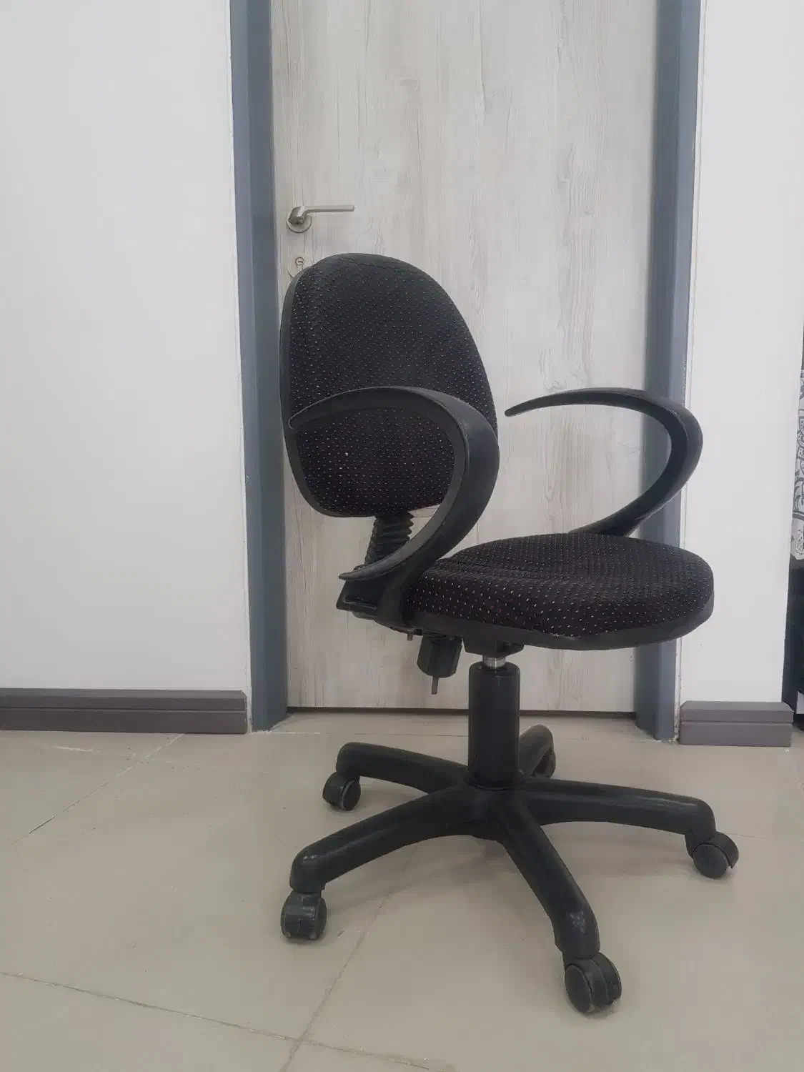 صندلی چرخدار|صندلی و نیمکت|شیراز, انجیره|دیوار