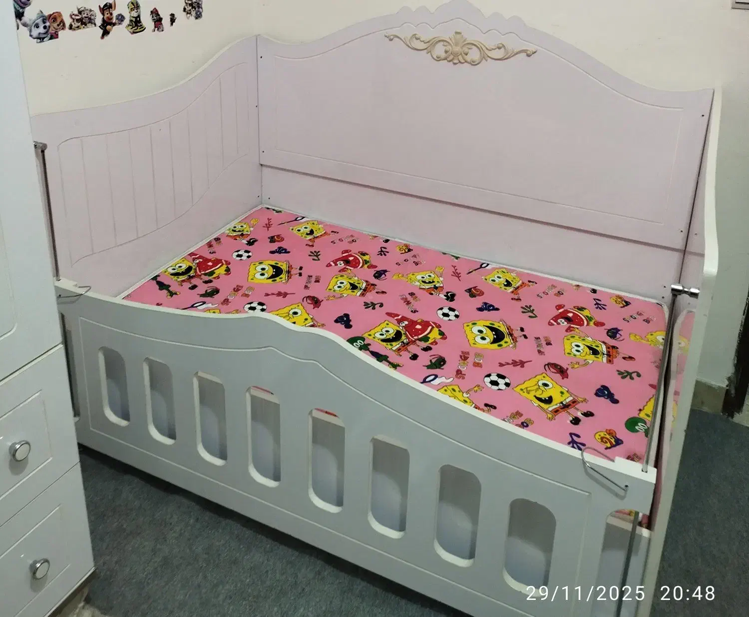 تخت کودک با تشکش|تخت و صندلی بچه|فولادشهر, مسکن مهر فولادشهر|دیوار