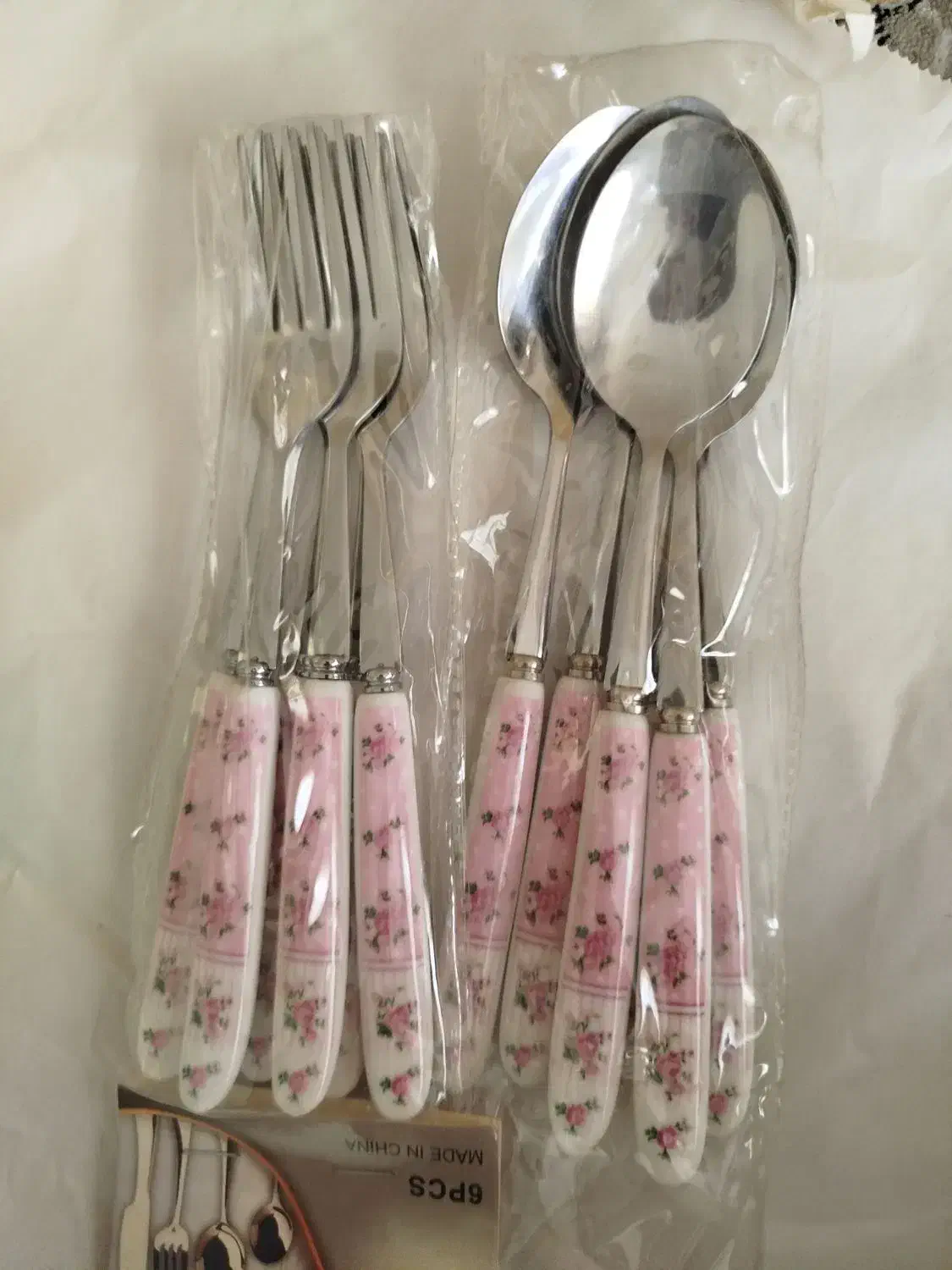 قاشق و چنگال گلدار و شیرینی خوری دو طبقه|ظروف سرو و پذیرایی|تهران, امیریه|دیوار