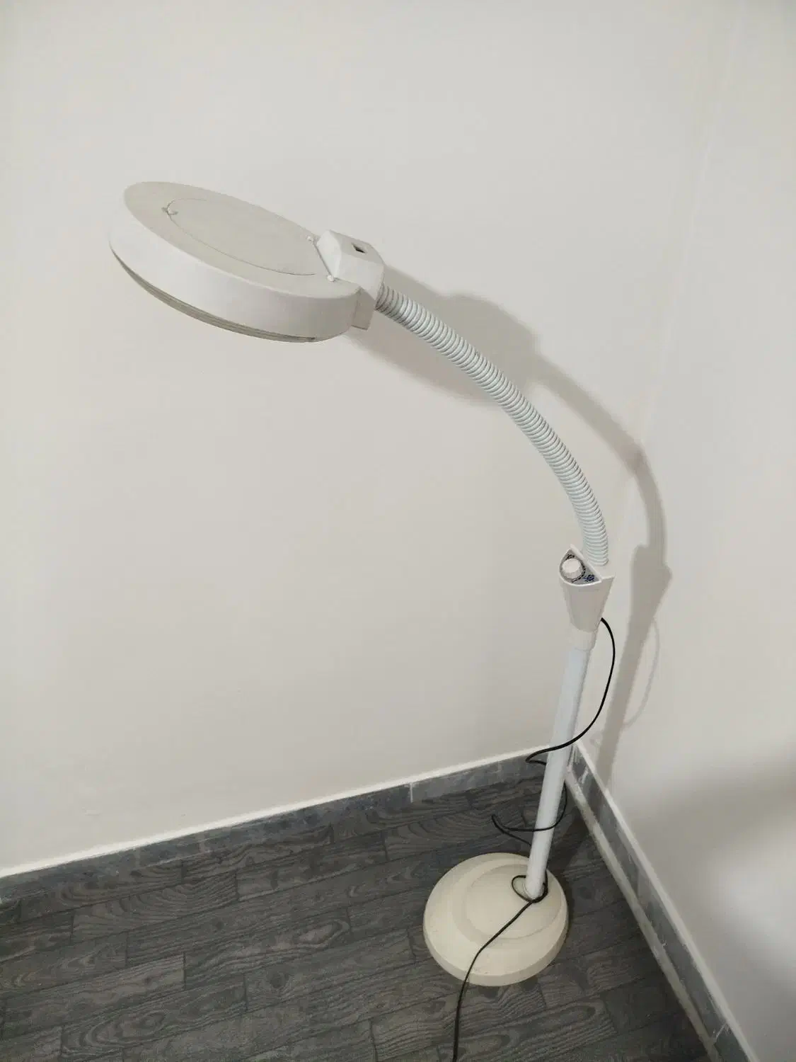 چراغ لوپ پایه دار|لامپ و چراغ|کرج, شهرک ولیعصر|دیوار