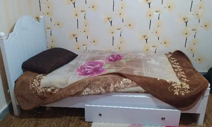 تخت در حد نو|تخت و سرویس خواب|بجنورد, |دیوار