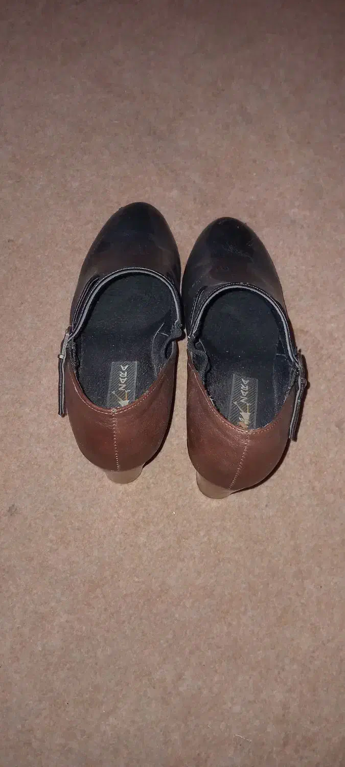 کفش نیم چرم|کیف، کفش، کمربند|اسکو, |دیوار