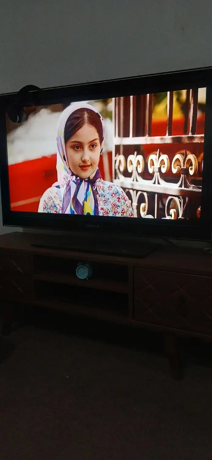 تلویزیون و میز تلویزیون|تلویزیون و پروژکتور|بومهن, |دیوار