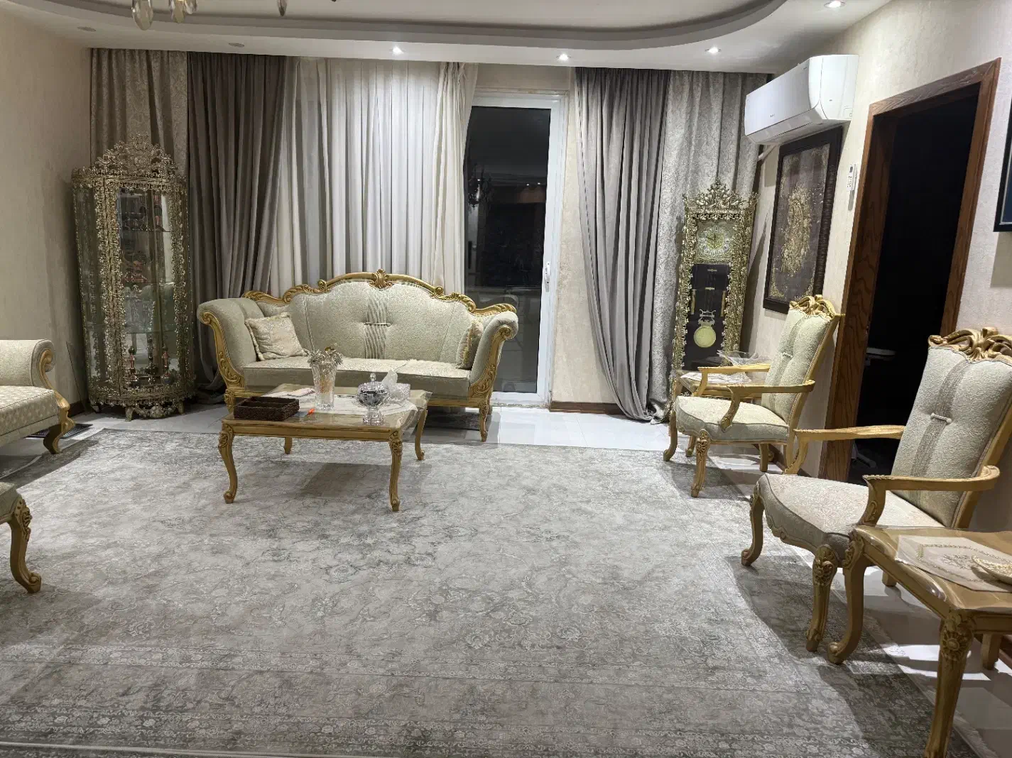 مبل استیل ۷نفره با ۴صندلی اضافه. فروش فوری|مبلمان خانگی و میز عسلی|اصفهان, بیدآباد|دیوار