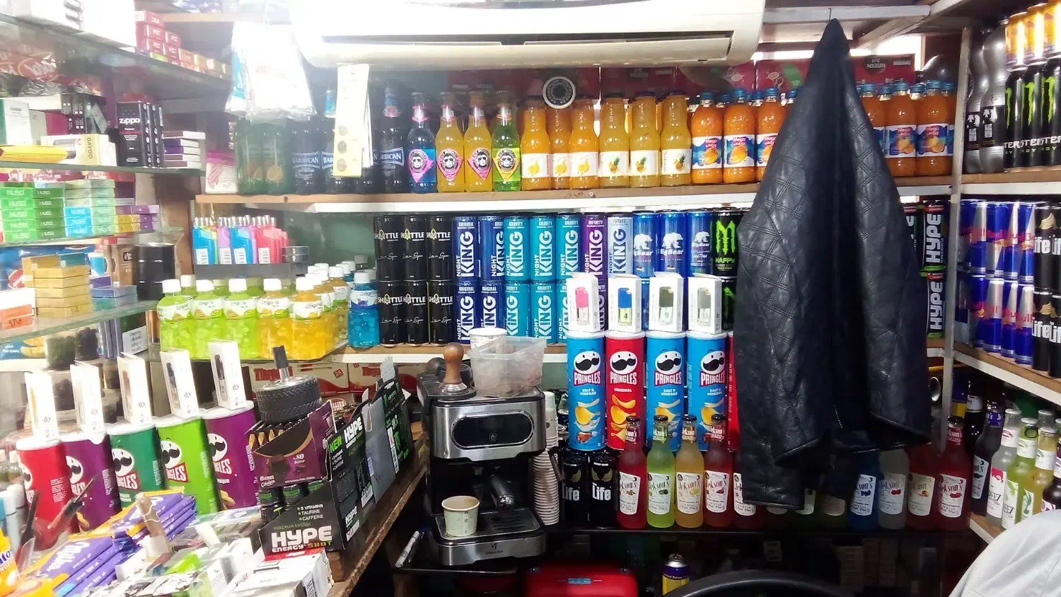 کارگر ماهر یا نیمه ماهر جهت کار در دکه مطبوعاتی|استخدام بازاریابی و فروش|تهران, دردشت|دیوار