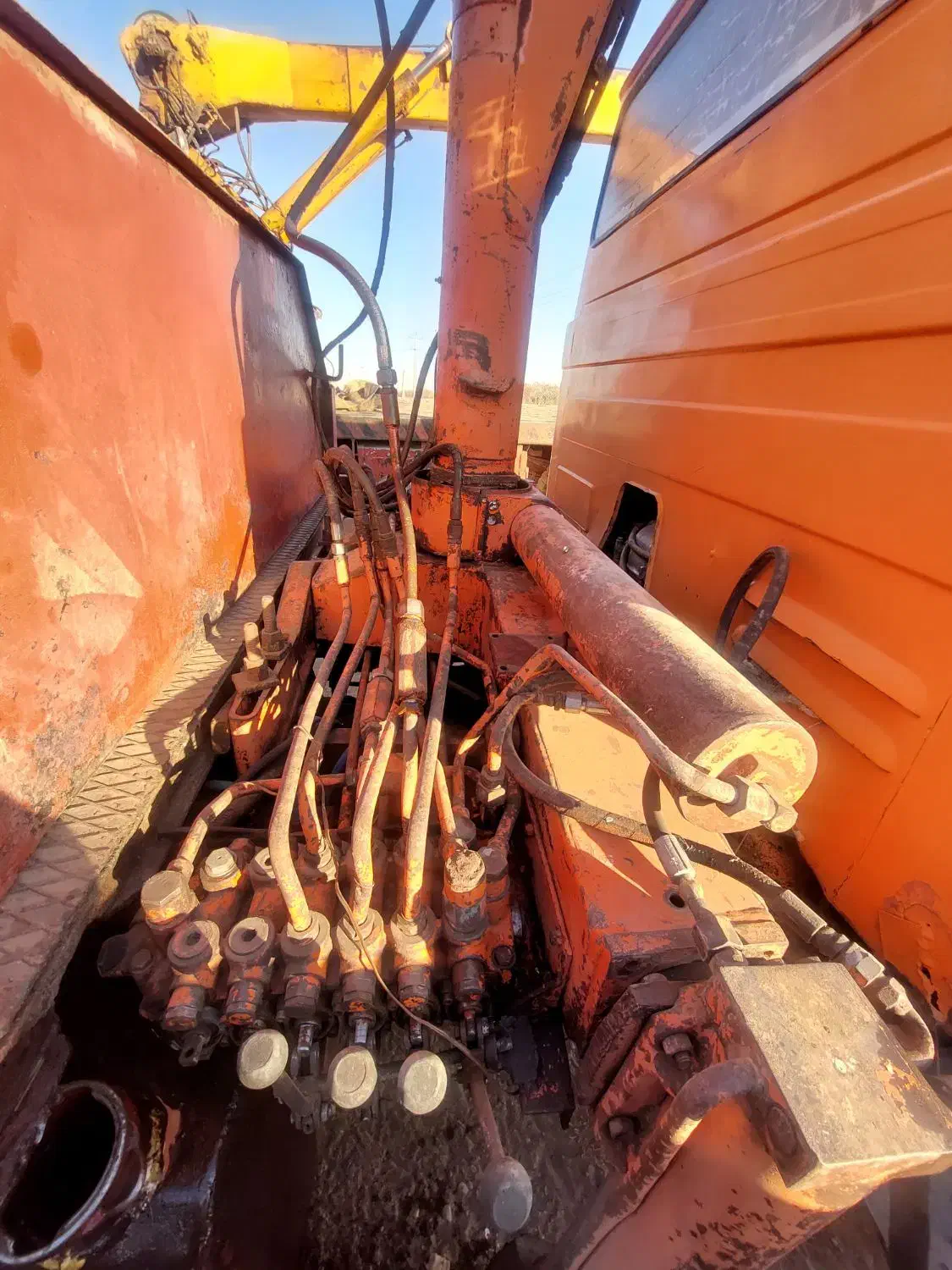 جرثقیل ۳ تنی هیاپ|خودرو سنگین|بشاریات, |دیوار