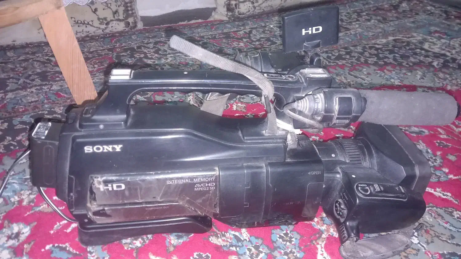 دوربین فیلمبرداری حرفه ای  سونی|دوربین عکاسی و فیلم‌برداری|گلوگاه بابل (گلیا), |دیوار