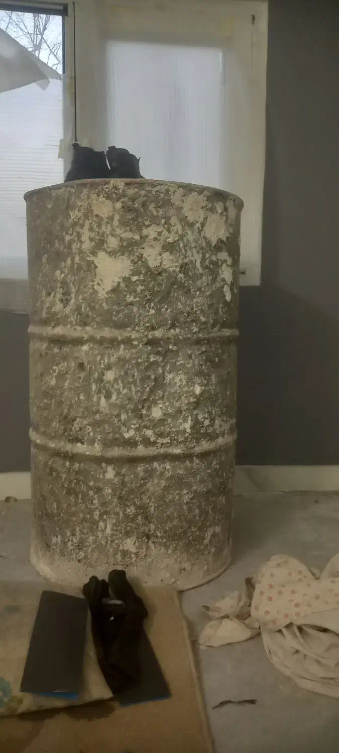 بشکه فلزی|ظروف نگهدارنده، پلاستیکی، یک‌بارمصرف|مشهد, میان ولایت|دیوار