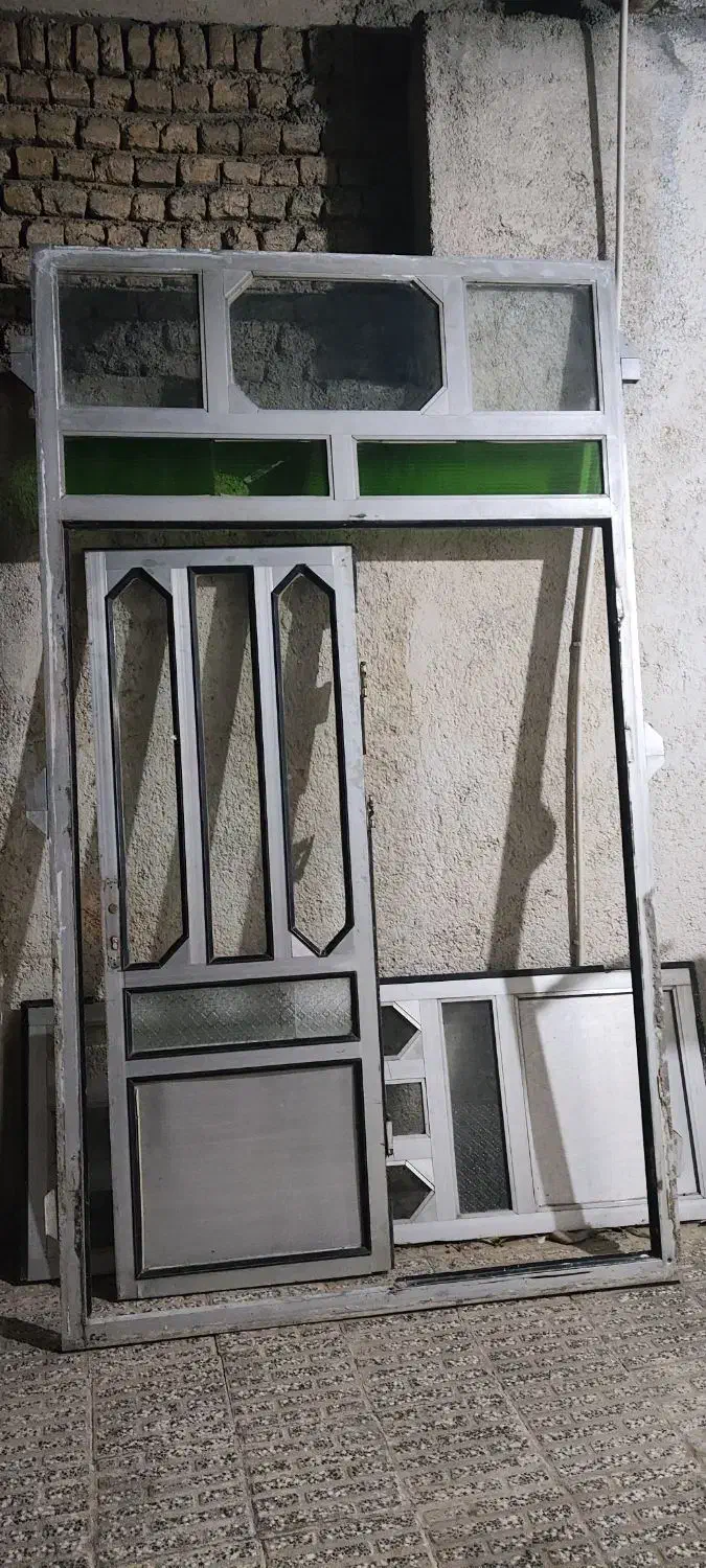 درب الومینیومی دو تا لت،قیمت توافقی|مصالح و تجهیزات ساختمان|گالیکش, |دیوار