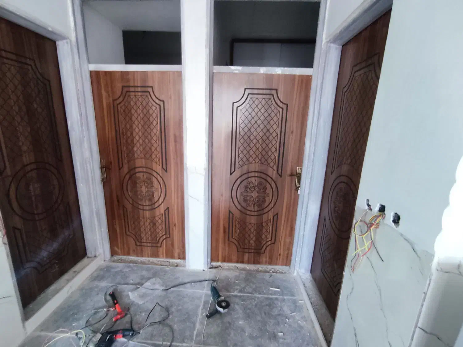 نصاب درب چوبی|خدمات پیشه و مهارت|یزد, |دیوار