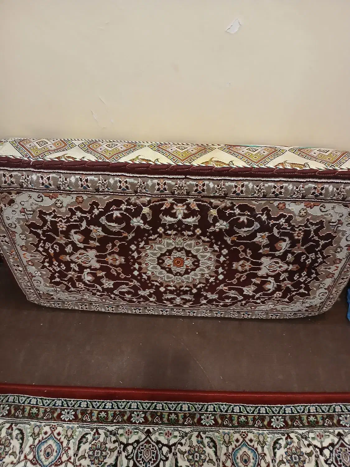 یک جفت پشتی درحدنو|پشتی|همدان, |دیوار