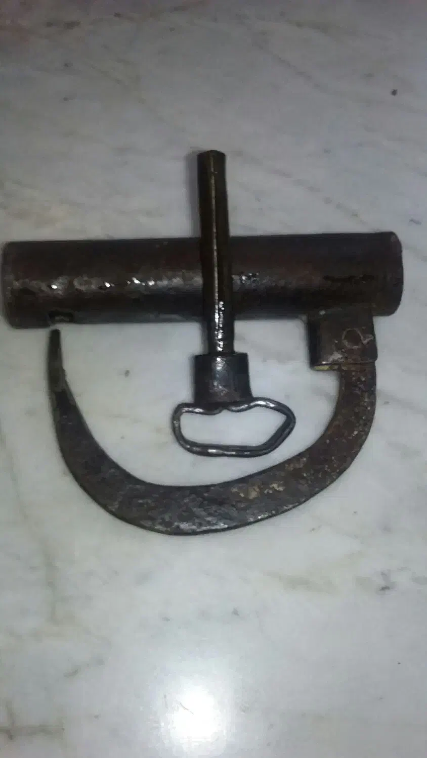 قفل کلید عتیقه|کلکسیون اشیاء عتیقه|زنجان, |دیوار