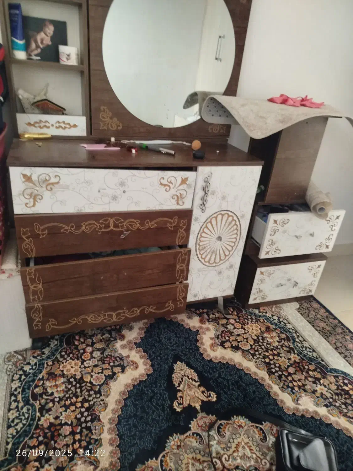 کمد جای لباس فقط ریلش خرابع|تخت و سرویس خواب|قرچک, زیبا شهر|دیوار