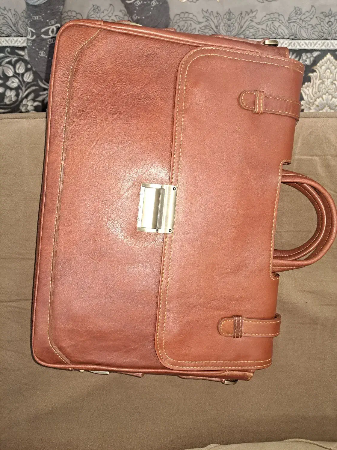 کیف اداری|کیف، کفش، کمربند|قدس, شهر‌قدس|دیوار