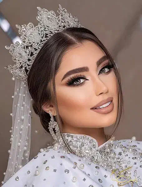 عروس نامزدی عقد محفلی آرایش صورت و مو پدیکور|خدمات آرایشگری و زیبایی|اصفهان, سرچشمه|دیوار