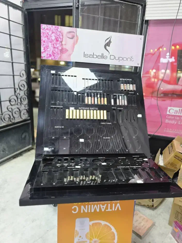 فروش استند لوازم ارایشی|آرایشگاه و سالن‌های زیبایی|ایلام, |دیوار