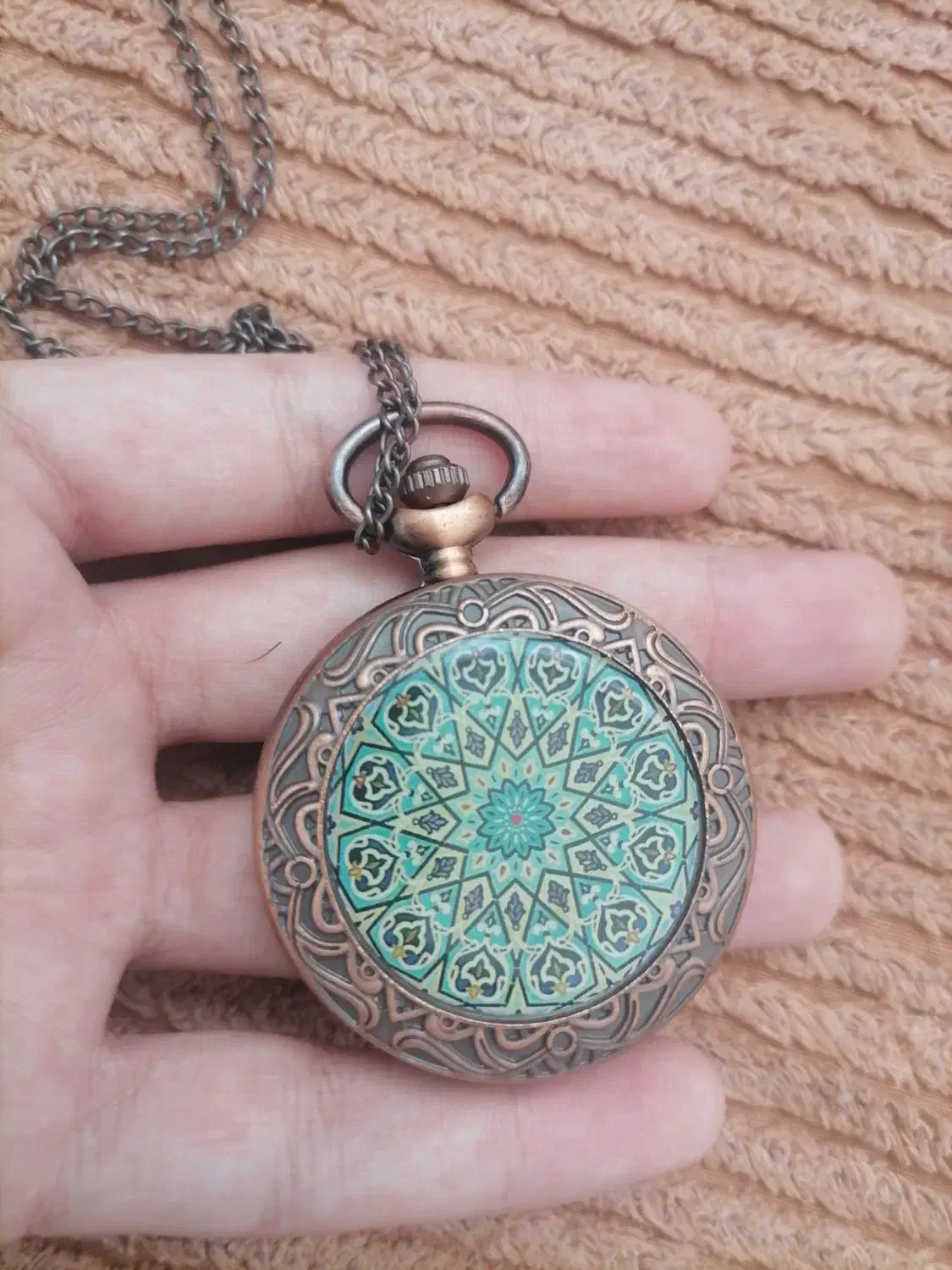 ساعت جیبی نو|ساعت|تربتحیدریه, شهید قرنی|دیوار