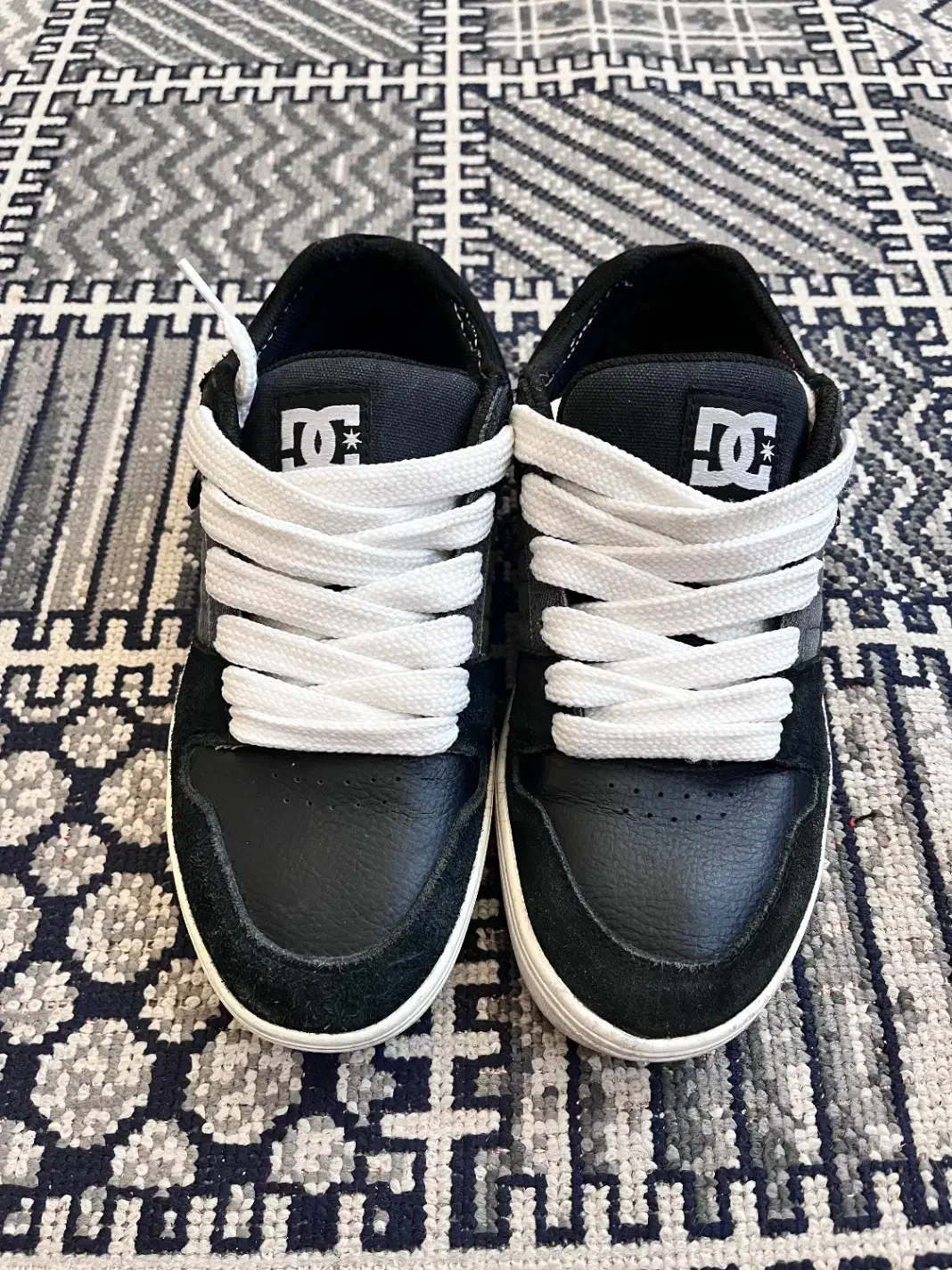 کفش dc|کیف، کفش، کمربند|شیراز, آزادی|دیوار