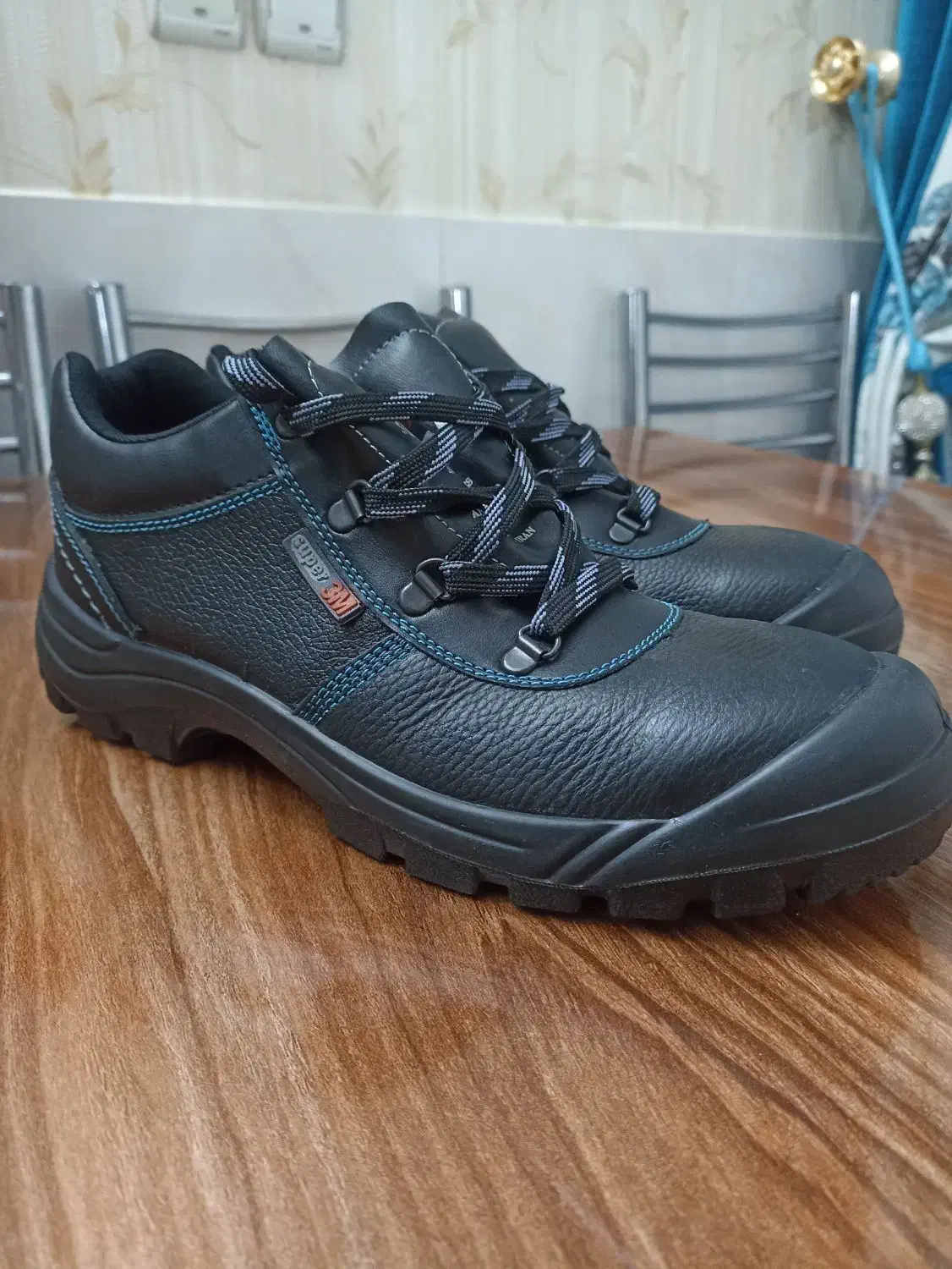 کفش کار|کیف، کفش، کمربند|اردبیل, |دیوار