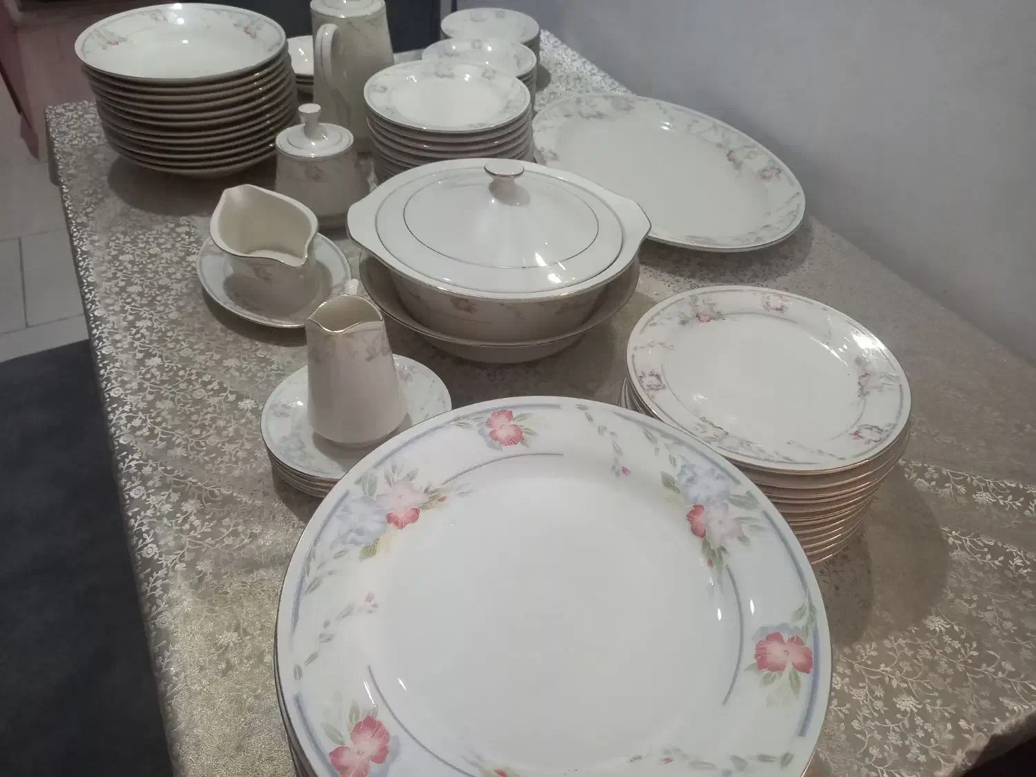 سرویس چینی نو|ظروف سرو و پذیرایی|هشتگرد, شهرک پارسیان|دیوار