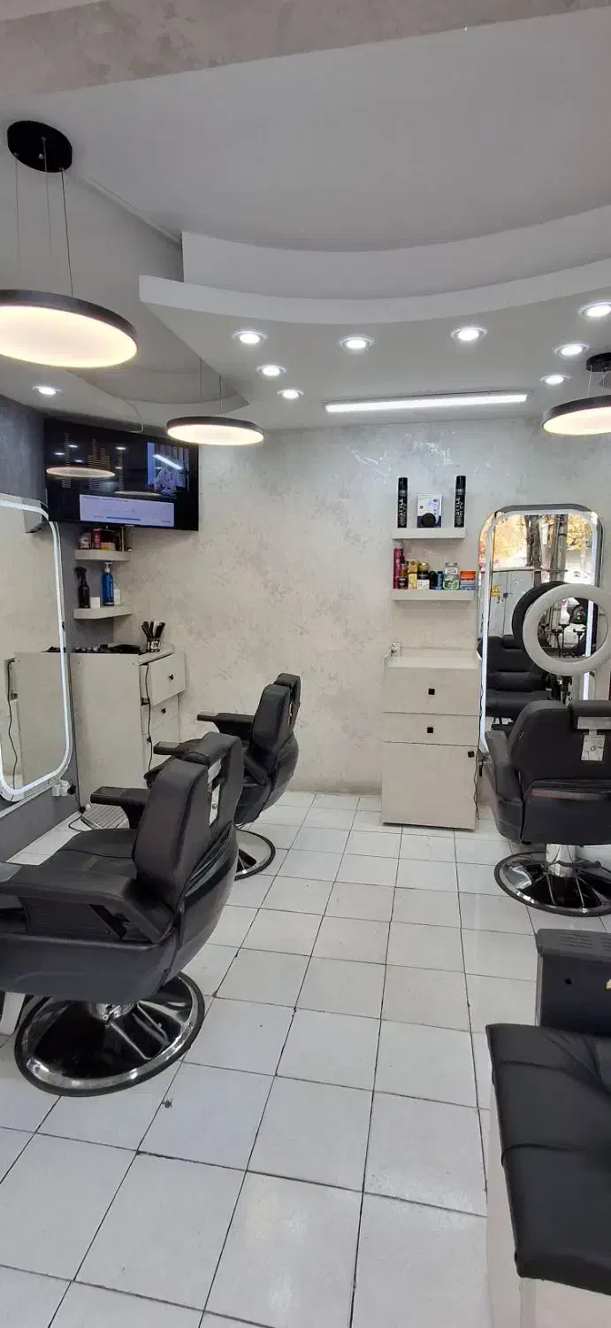 نیازمند آرایشگر با تجربه و با اخلاق هستم|استخدام درمانی، زیبایی، بهداشتی|شیراز, زرهی|دیوار