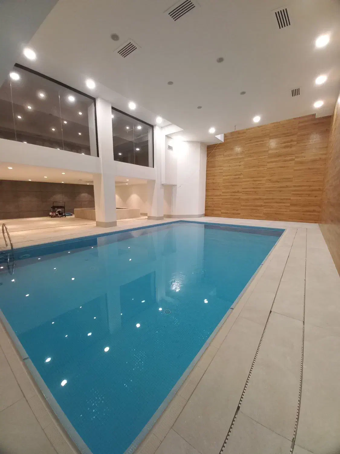 ۴۲۰متر مدرن کلید نخورده