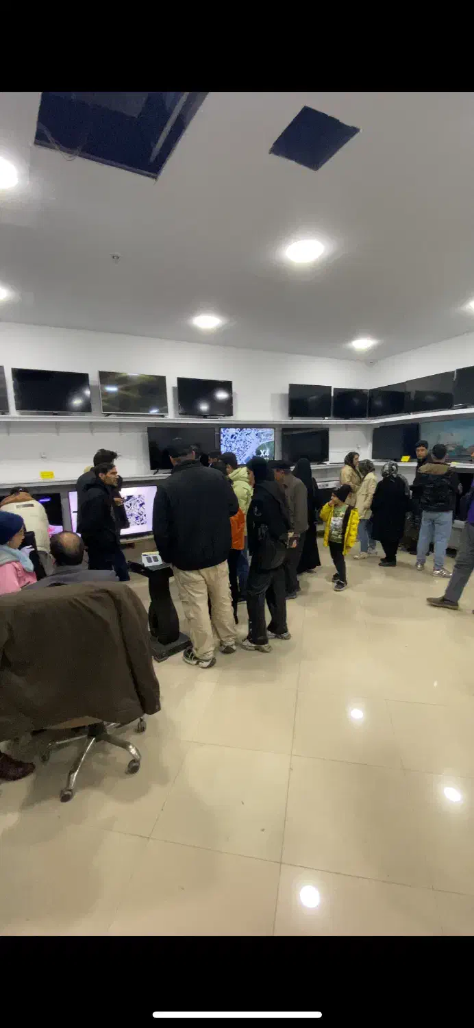 فروش انواع تلویزیون پشت ویترینی 32 43 49 50 55 65|تلویزیون و پروژکتور|تهران, شهرک غرب|دیوار