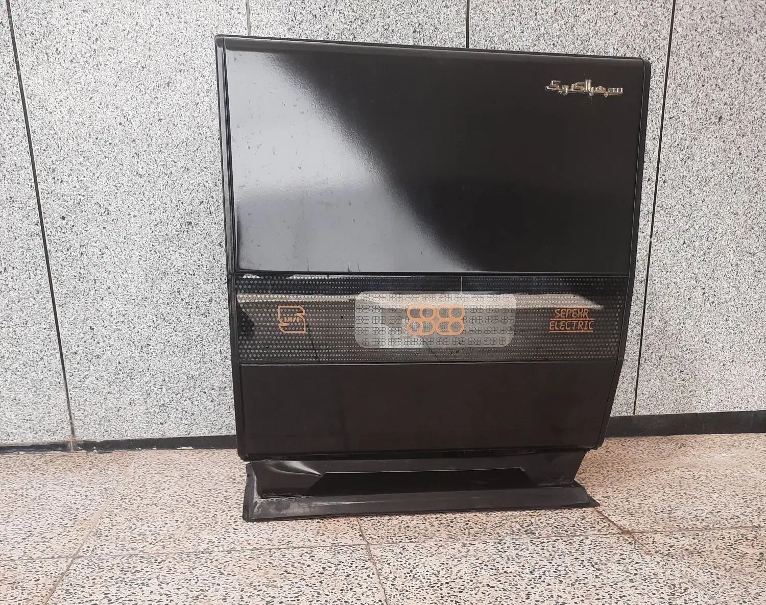 یک عدد بخاری سپهر الکتریک و یک دست میز غذاخوری|بخاری، هیتر، شومینه|اسدآباد, |دیوار