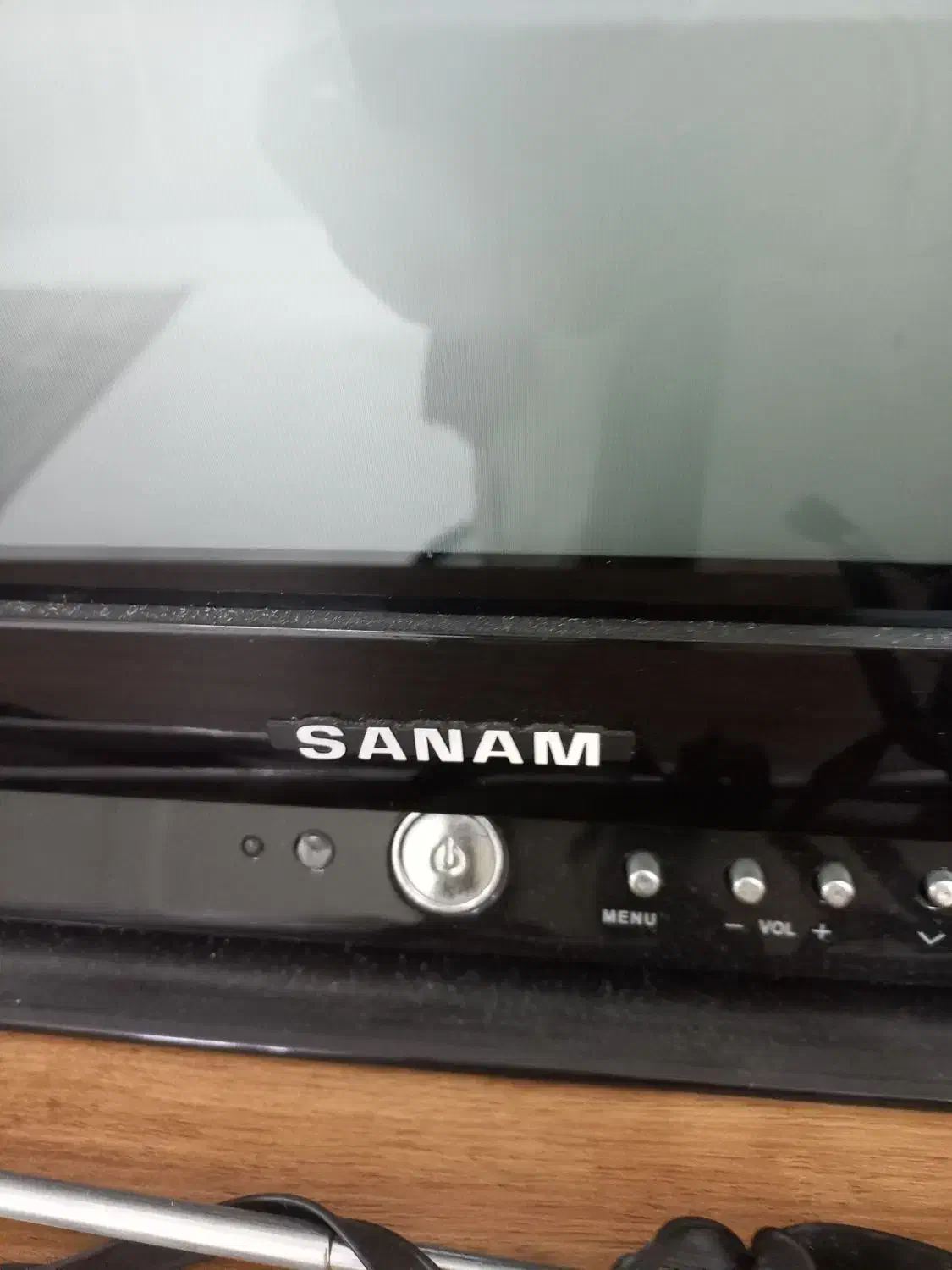 تلویزیون sanam|تلویزیون و پروژکتور|لاهیجان, شیشه گران|دیوار