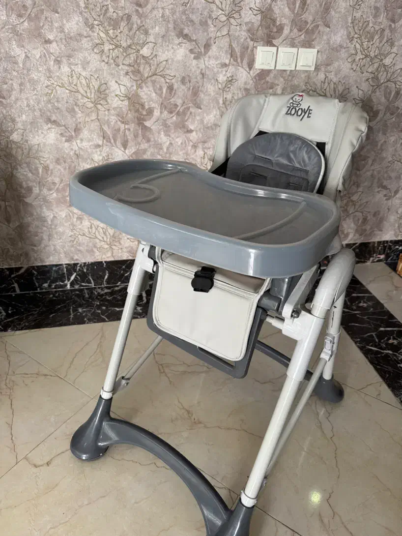 صندلی کودک|تخت و صندلی بچه|ارومیه, |دیوار