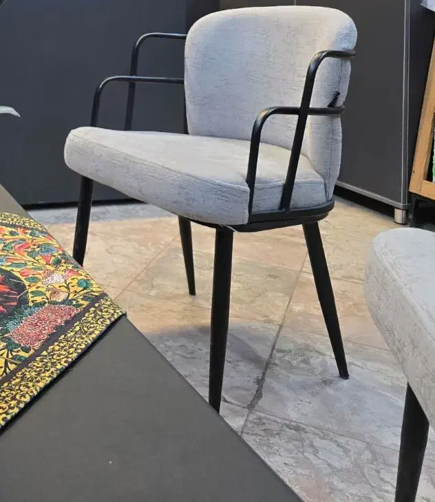 صندلی اداری و جلو میزی|صندلی و نیمکت|حمیدیا, |دیوار