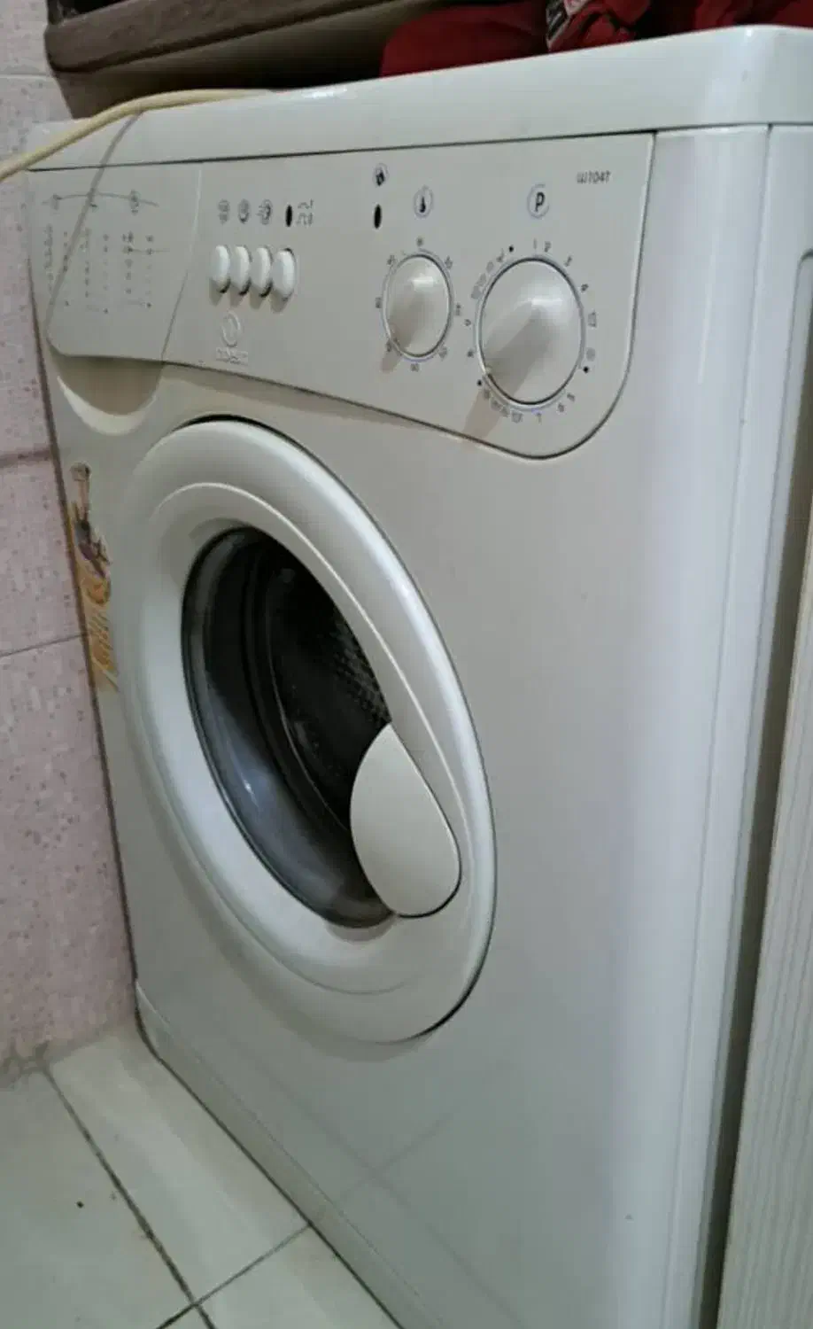 لباسشویی ایندزیت|ماشین لباسشویی و خشککن لباس|فولادشهر, B4|دیوار