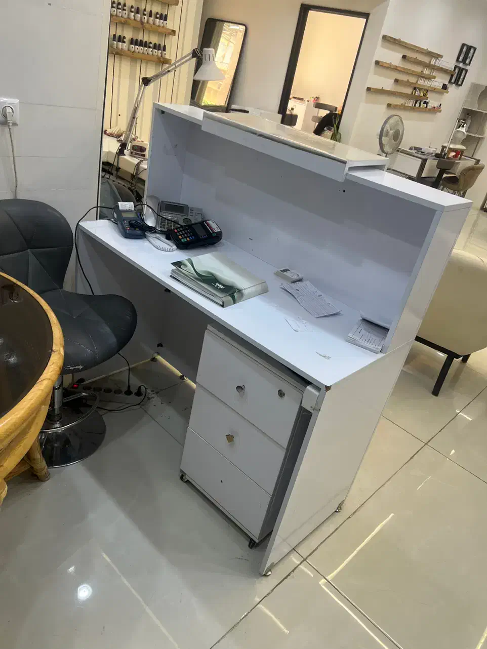 وسایل ارایشگاه|آرایشگاه و سالن‌های زیبایی|خرم‌آباد, |دیوار