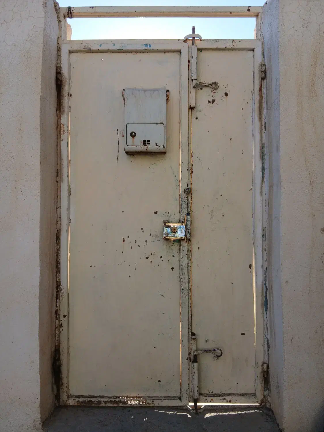 درب حیاط نفر رو|مصالح و تجهیزات ساختمان|بیضا, |دیوار