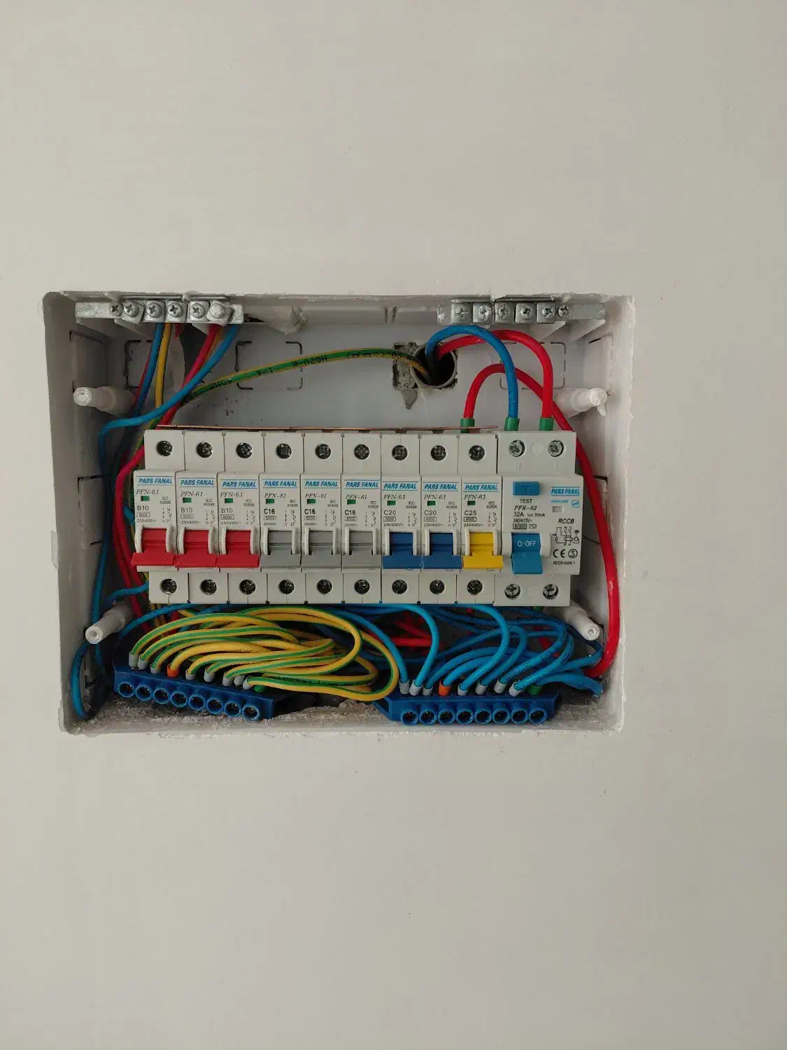 خدمات برقکاری و عیب یابی و اعلام حریق|خدمات پیشه و مهارت|هشتگرد, هشتگرد قدیم|دیوار