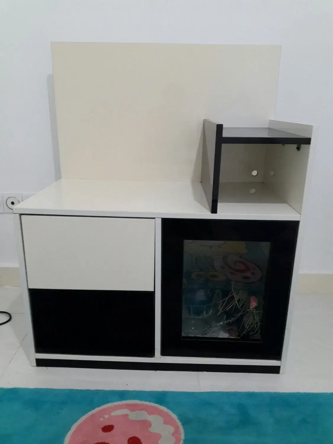 میز تلفن جا دار|میز تلفن|رشت, دروازه لاکان|دیوار