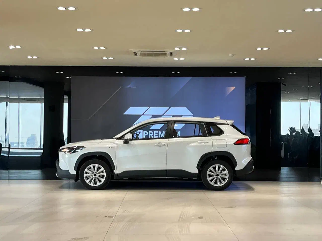 تویوتا کرولا کراس هیبرید سفید مدل 2024 صفر خشک|خودرو سواری و وانت|تهران, فرحزاد|دیوار