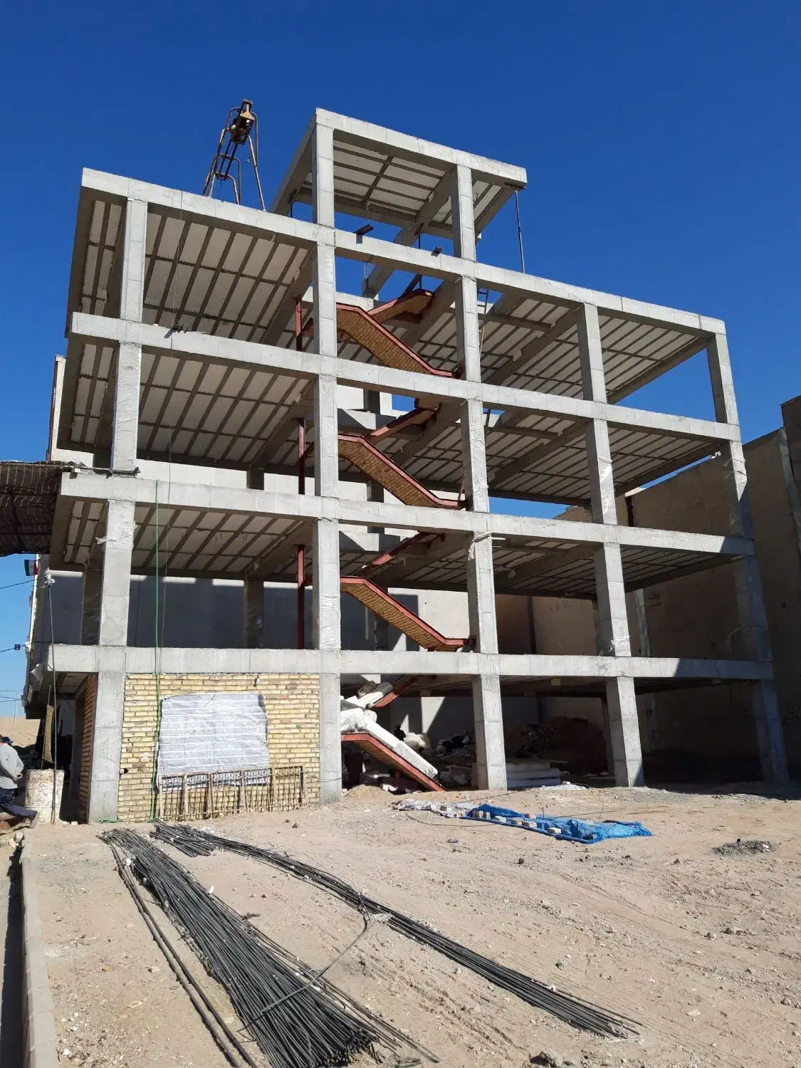 پیش فروش آپارتمان پردیسان تک واحدی سه طبقه۱۲۷متر|پیش‌فروش املاک|قم, پردیسان|دیوار