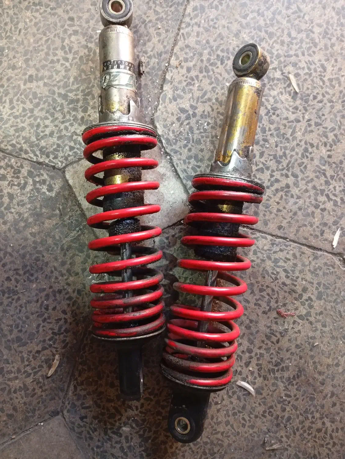 لوازم موتور سیکلت ویو کمک فنر|قطعات یدکی و لوازم جانبی|همدان, |دیوار