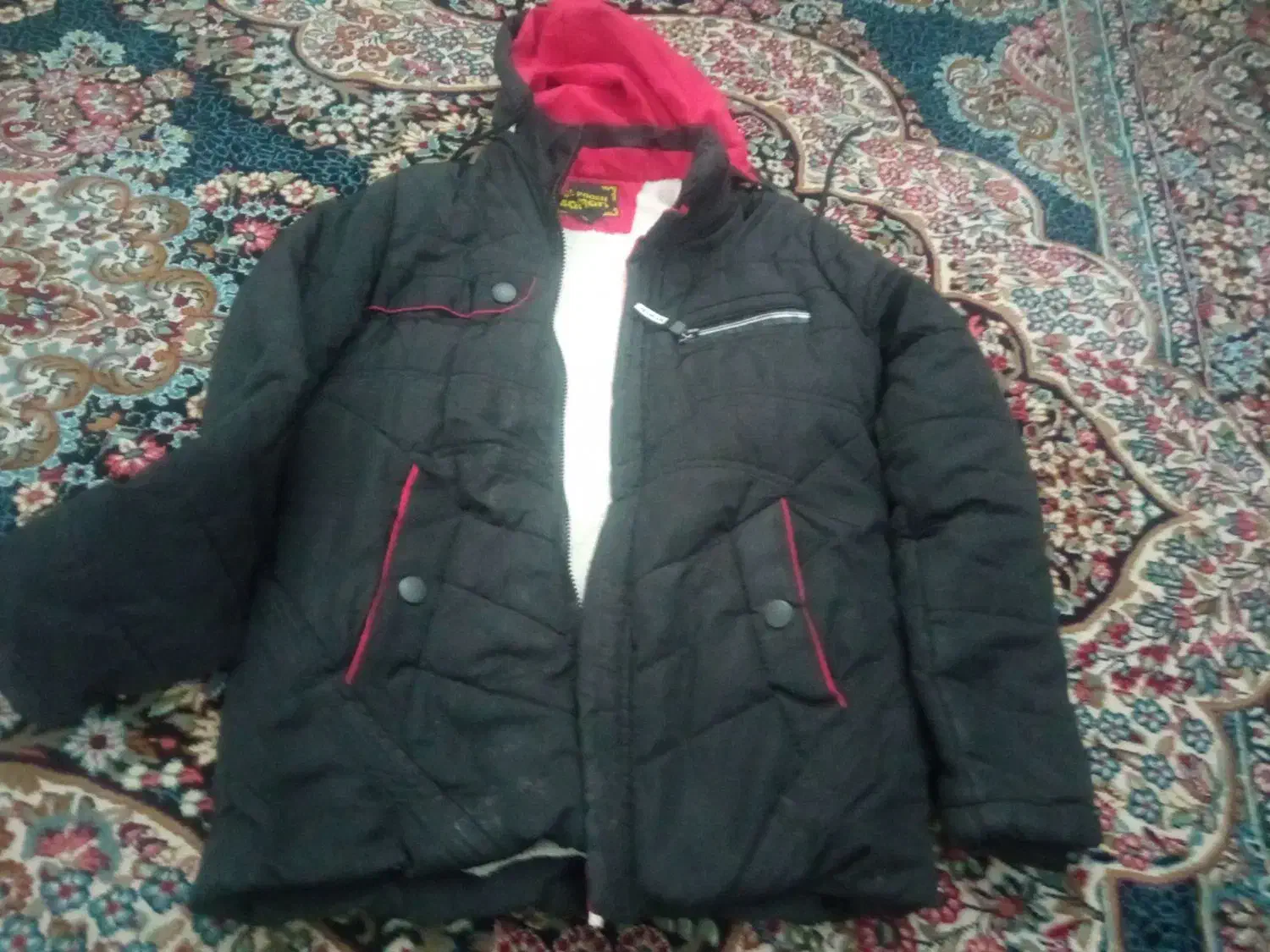 کابشن|لباس|تربت جام, حافظ|دیوار