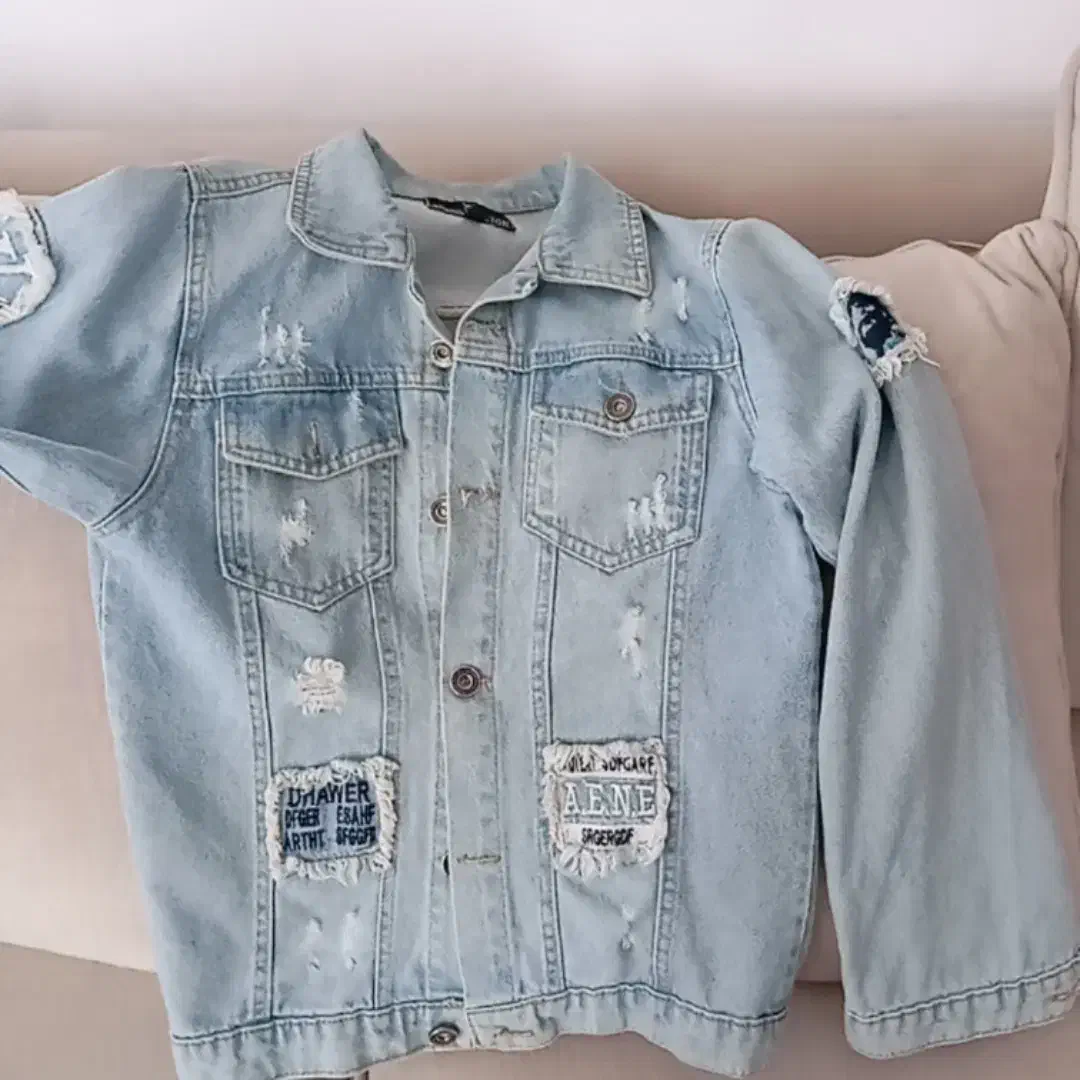 لباس|لباس|تاکستان, |دیوار