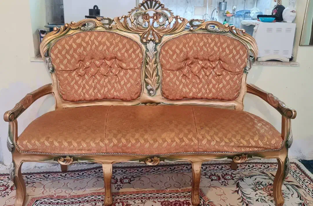 دو دست مبل راحتی و سلطنتی|مبلمان خانگی و میز عسلی|شیروان (خراسان), |دیوار