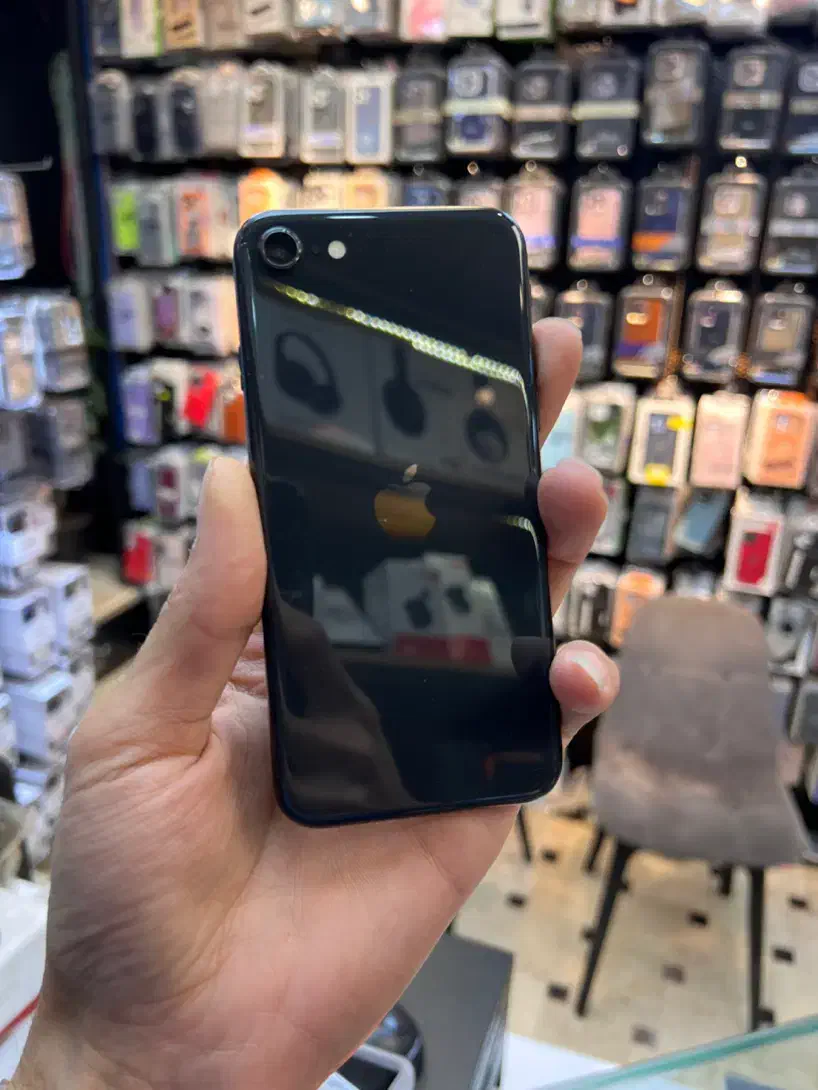 ایفون se2020|موبایل|لاهیجان, شیشه گران|دیوار