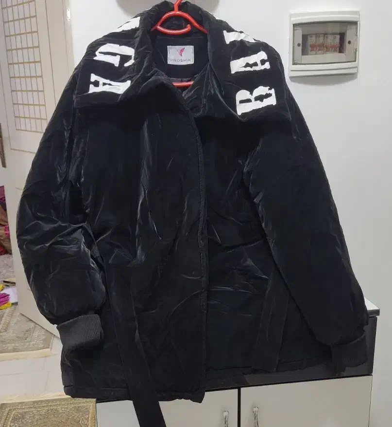 کت نونو|لباس|فردوسیه, |دیوار